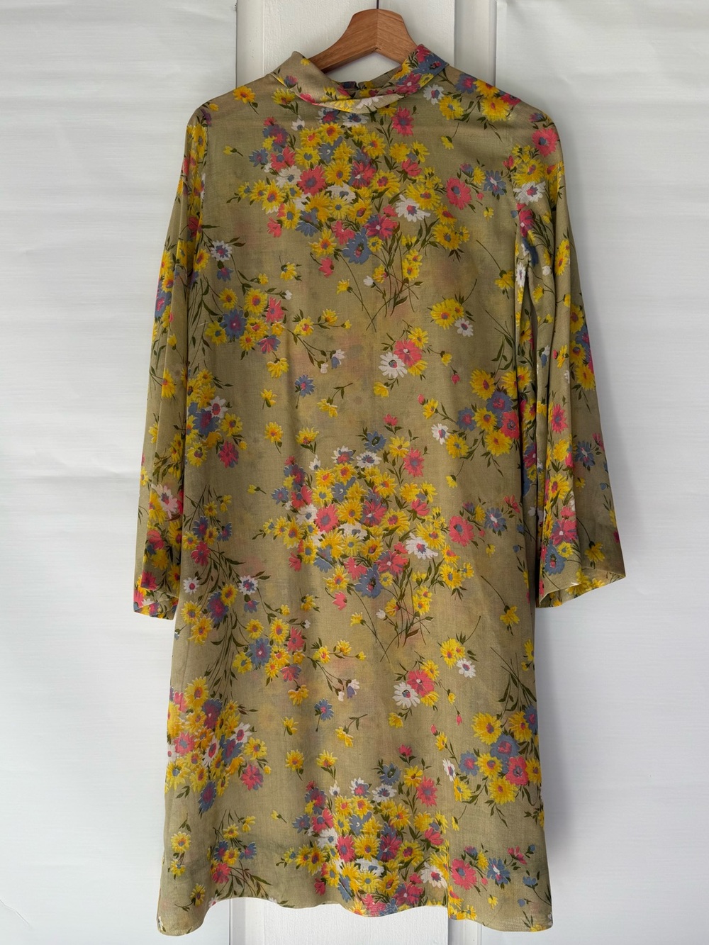 vintage 1960s-style floral mini dress, "flower power" or "mod" dress sz M